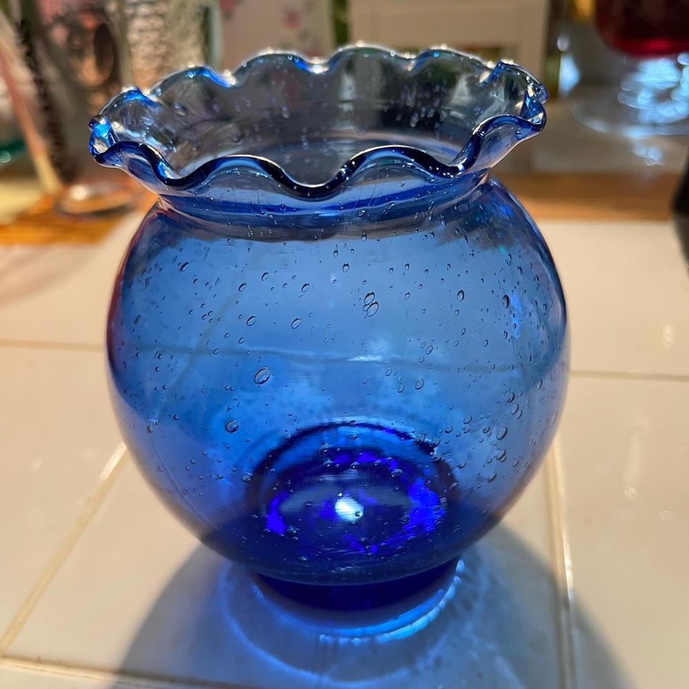 **PRICE DROP**Vintage ruffle top round Indiana glass cobalt blue vase.